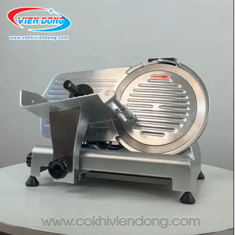 Máy cắt thịt heo