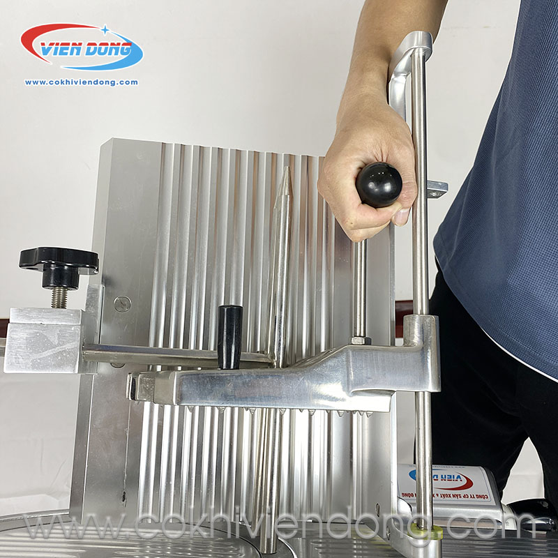 máy cắt thịt chín